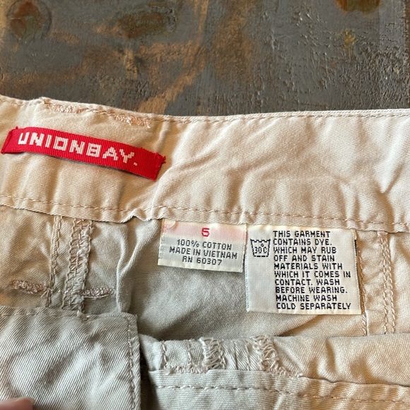 Juniors Unionbay Khaki Cargo Capris - Picture 7 of 12
